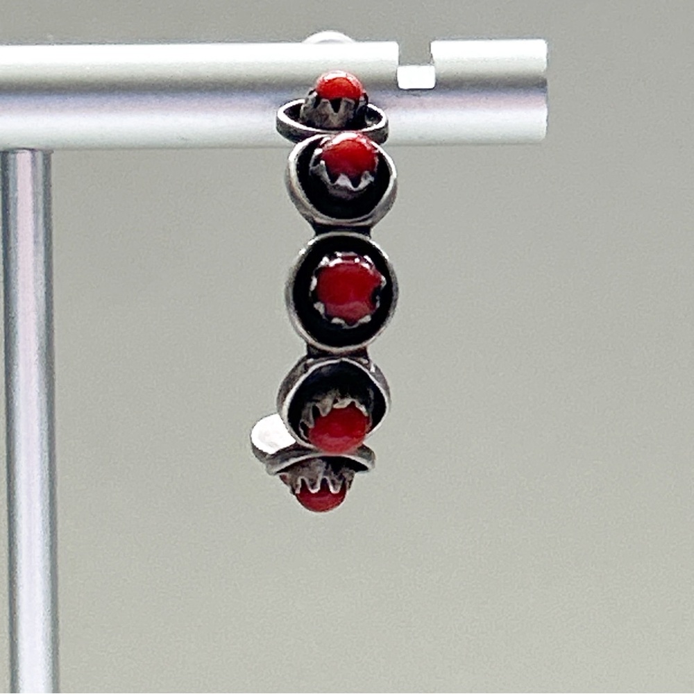 Vintage Southwestern Snake Eye Coral Sterling Silver C Hoop Earrings - Picture 7 of 11